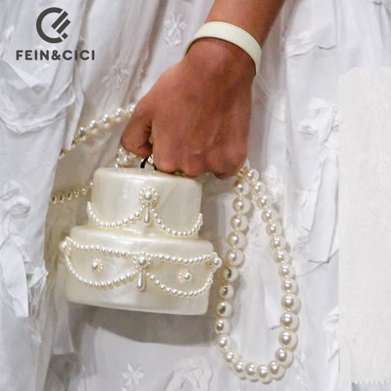 Evening Bag Beaded - حقيبة يد على شكل كعكة من