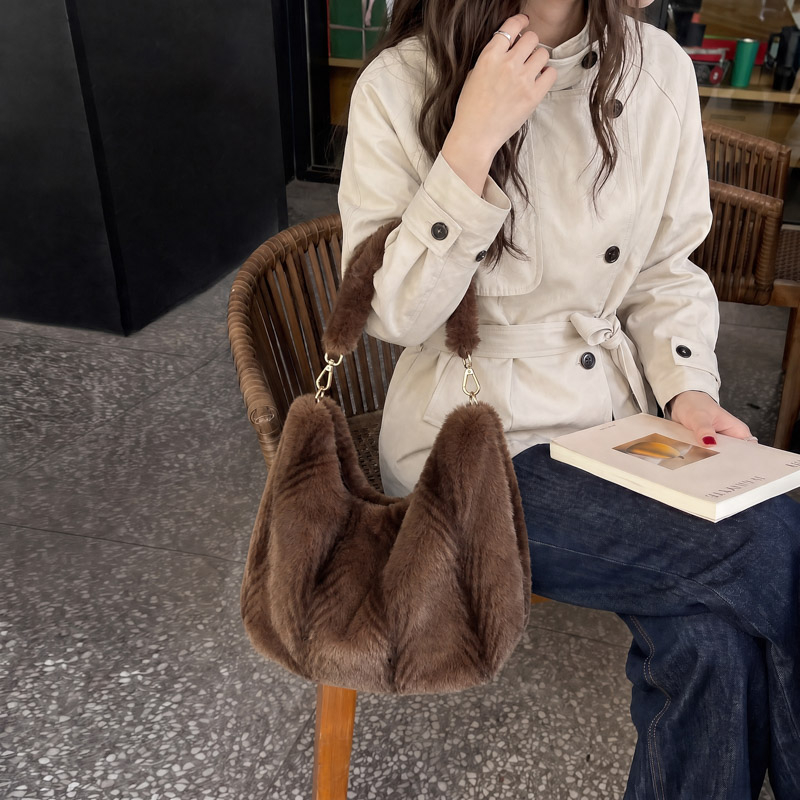 وصول جديد لشتاء 2026: حقيبة نس - مراجعة Hobo Bag Slouchy وسعره