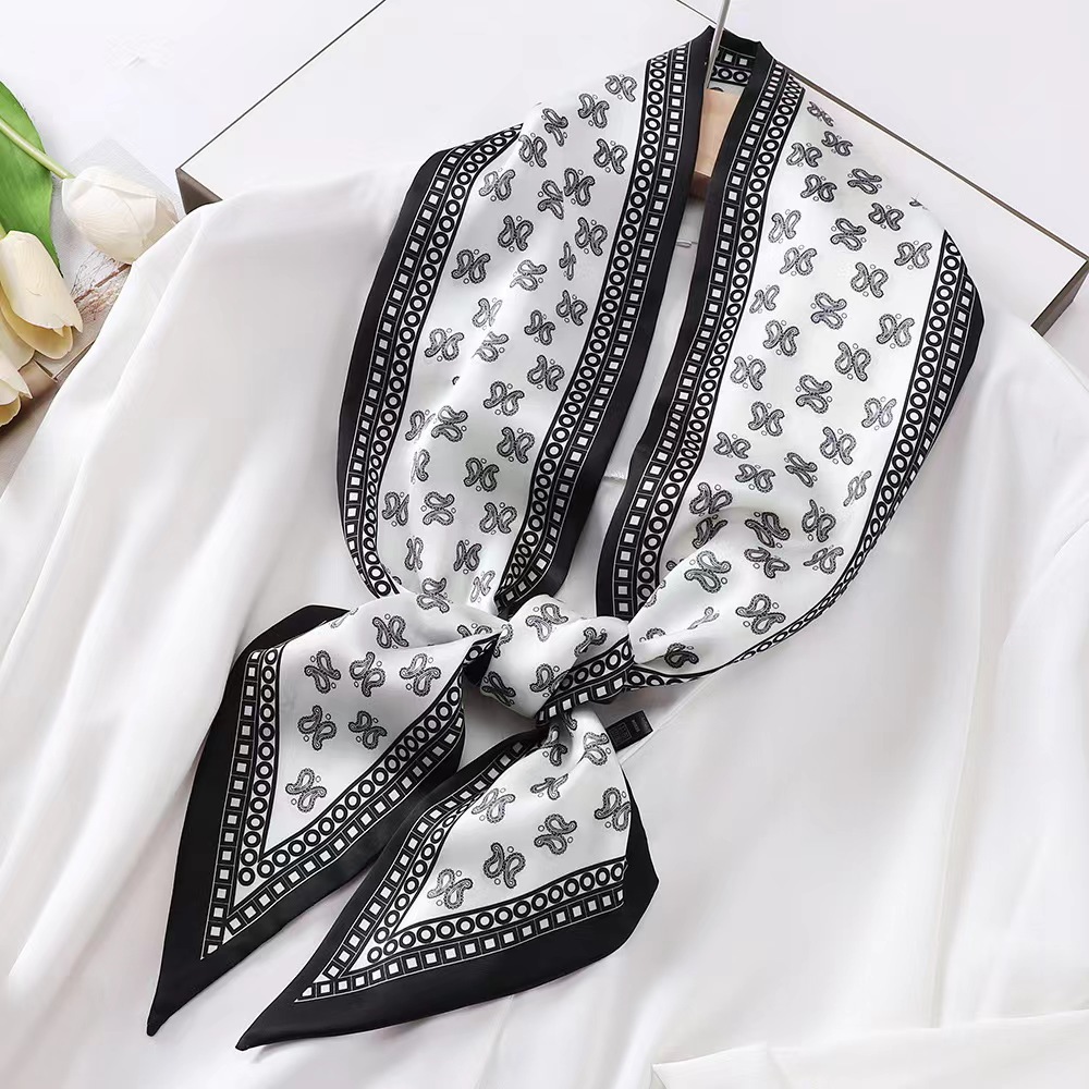 وشاح حريري مربع فاخر بنقشة حما - مراجعة Women Bags Online وسعره