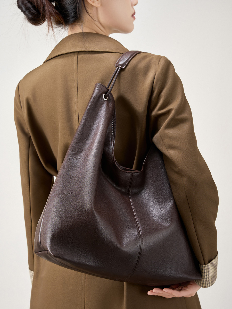 حقائب كتف كبيرة فضفاضة للنساء  - مراجعة Hobo Bag Slouchy وسعره