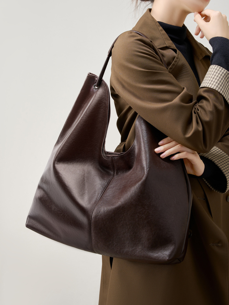 حقائب كتف كبيرة فضفاضة للنساء  - مراجعة Hobo Bag Slouchy وسعره